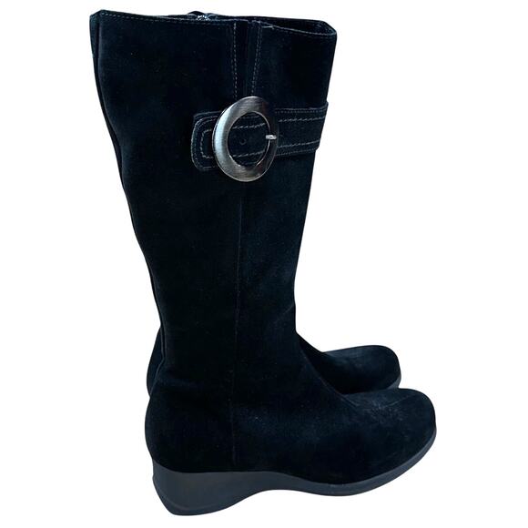La Canadienne Black Knee High Suede Buckle Accent Side Zip Wedge Boot Sz 8M EUC - Picture 1 of 8